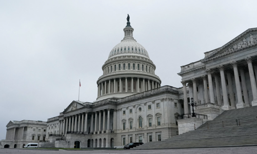 Thượng viện Mỹ thông qua dự luật giảm thuế khổng lồ