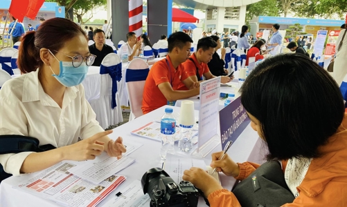 Thu nhập bình quân của người lao động nửa đầu năm 2025 tăng 10,1 % so với cùng kỳ năm ngoái