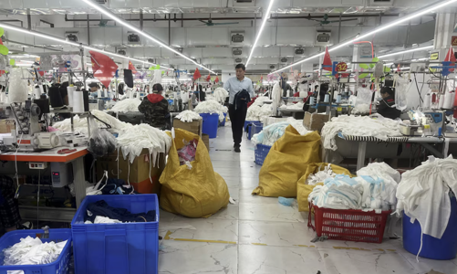 Nhập khẩu hàng may mặc của Mỹ từ Trung Quốc xuống thấp nhất 22 năm