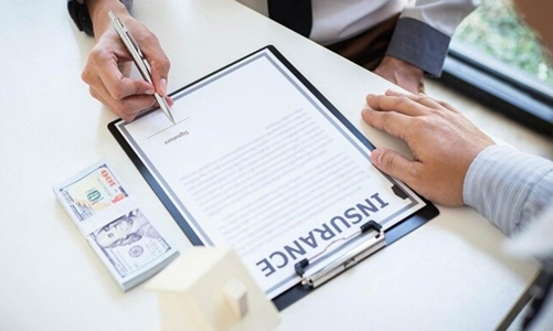 Nếu ép khách hàng mua bảo hiểm, ngân hàng có thể chịu mức phạt 500 triệu