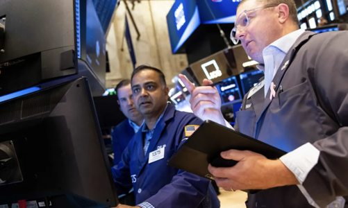 Chứng khoán Mỹ giằng co mạnh, giá dầu giảm do tồn trữ của Mỹ tăng