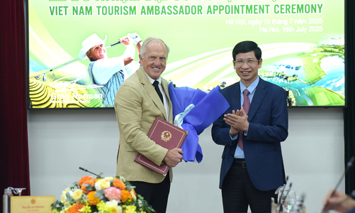 Triệu phú làng golf trở thành Đại sứ du lịch Việt Nam