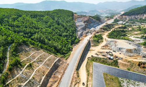 Cao tốc Quy Nhơn - Chí Thạnh tăng tốc, hướng tới mục tiêu thông xe dịp 19/8