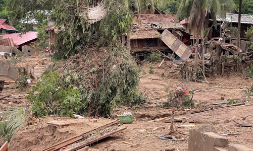 Xót xa cảnh bản làng biên giới tan hoang sau lũ dữ