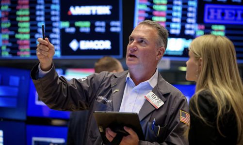 Chứng khoán Mỹ lập thêm kỷ lục mới, giá dầu xuống đáy 3 tuần