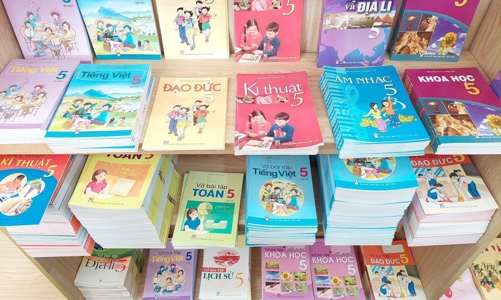 Cử tri kiến nghị cần một bộ sách giáo khoa dùng chung cả nước