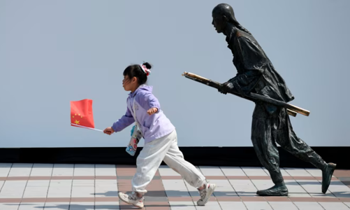 Trung Quốc hỗ trợ tiền mặt để khuyến khích sinh đẻ