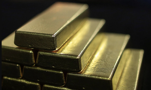 Giá vàng bị ghìm dưới mốc 3.300 USD/oz vì USD tiếp tục mạnh lên