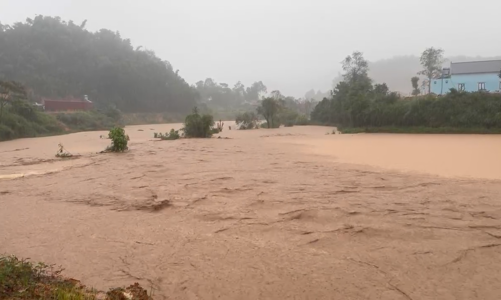 Tập trung tìm kiếm cứu nạn do lũ quét, sạt lở đất ở Điện Biên, Sơn La.