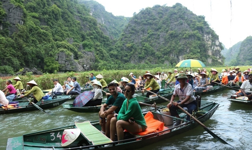 Ninh Bình đón gần 15 triệu lượt du khách, thu hơn 13.300 tỷ đồng