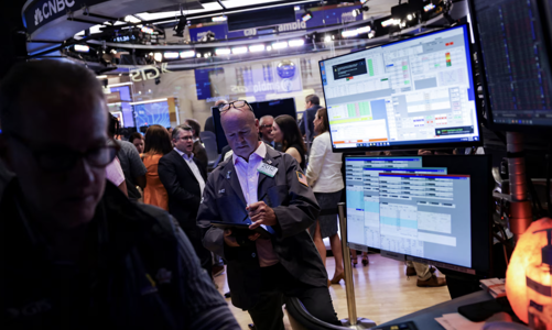 Chứng khoán Mỹ tăng điểm nhờ cổ phiếu Apple, giá dầu xuống đáy 8 tuần