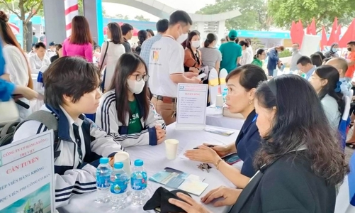 Hướng nghiệp và phân luồng học sinh, khắc phục tình trạng “chuộng bằng cấp”