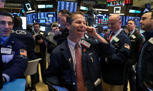 Dữ liệu kinh tế tốt đưa Dow Jones và S&P 500 lên kỷ lục mới