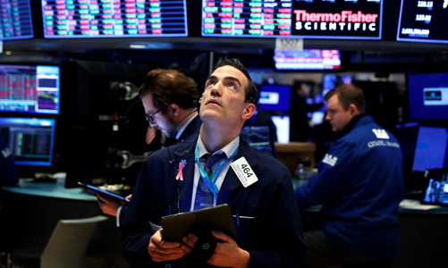 Nhà đầu tư hồi hộp chờ báo cáo lợi nhuận, chứng khoán Mỹ trượt dốc cuối phiên