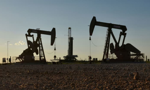 Giá dầu bật tăng nhờ dữ liệu kinh tế khả quan từ Mỹ, Trung Quốc