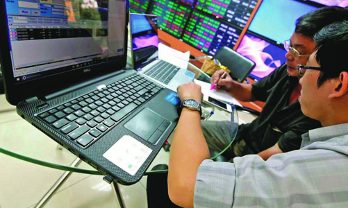 Cổ đông nhỏ làm gì để tự bảo vệ?