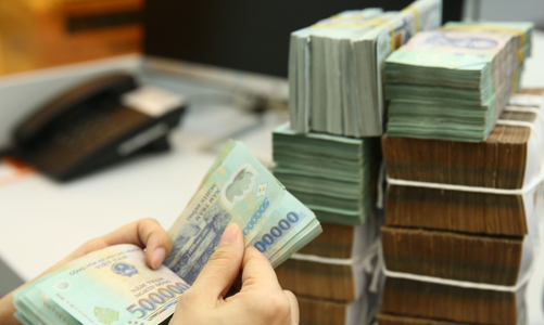 Tăng trưởng tín dụng bị siết, ngân hàng vẫn tự tin lãi cao?