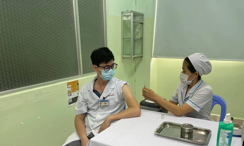 Yêu cầu 63 tỉnh, thành lập danh sách 10 nhóm ưu tiên tiêm vaccine miễn phí