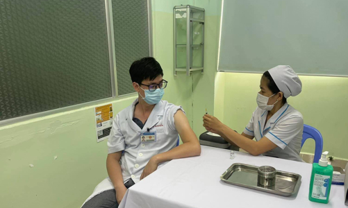 Tp.HCM dự kiến tiêm xong vaccine Covid-19 đợt 1 vào giữa tháng 4