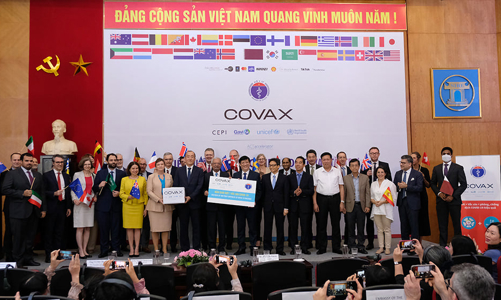 Vaccine Covid-19 cung ứng từ COVAX dự kiến đủ cho 20% dân số Việt Nam