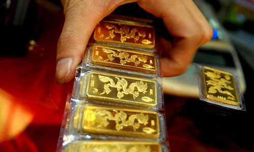 Tin đồn bịa đặt và biến động vàng, “đô”