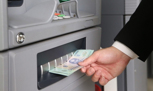 Ngân hàng Nhà nước muốn giảm mức rút tiền qua thẻ từ 23-5h hàng ngày