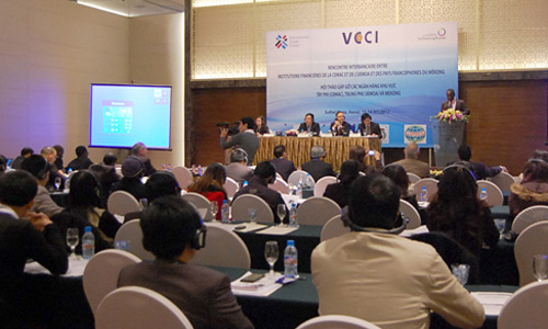 Khi doanh nghiệp trao giải cho chính quyền