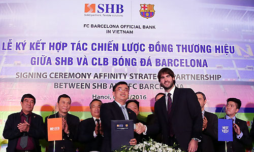 SHB tính “ghi bàn” với Barcelona