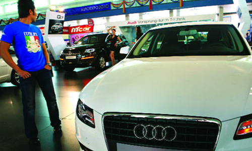 Sẽ giảm một nửa thuế, phí ôtô?