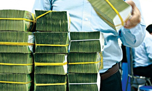 Ai phải trả giá cho tái cơ cấu ngân hàng?