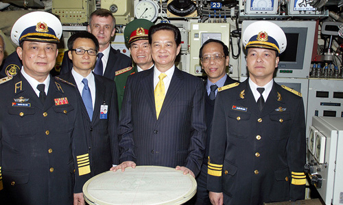 Thủ tướng thị sát thử nghiệm tàu ngầm Hà Nội