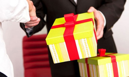 23 người nộp lại 489 triệu đồng quà tặng năm nay