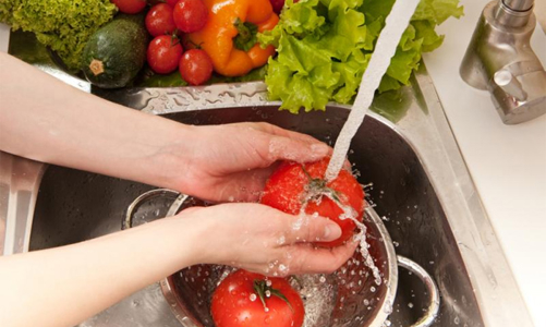 An toàn thực phẩm và chuyện “thương người nghèo”