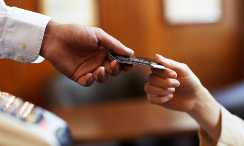 “Bỗng dưng” tài khoản mất tiền: Tại ả, tại cả anh