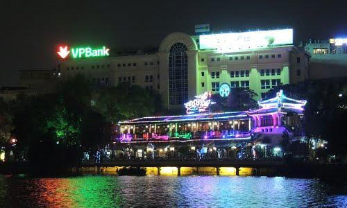 Vụ khách tố mất 26 tỷ tại VPBank: Tiền rút ra đã chuyển vào đâu?