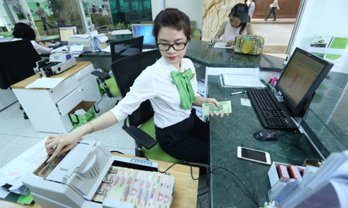 Lãi suất liên ngân hàng giảm sâu