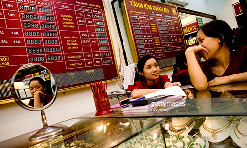 Vay dân 500 tấn vàng: Múa rìu qua mắt thợ?