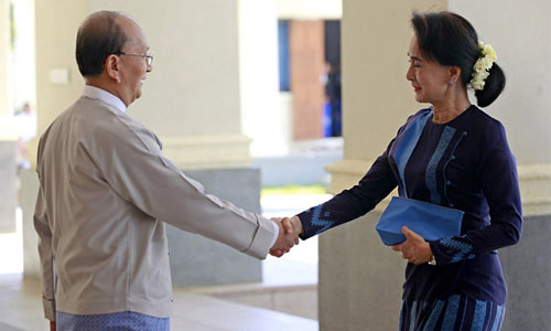 Hai cuộc gặp quyết định chuyển giao quyền lực tại Myanmar