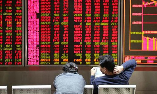 Sụt 7%, chứng khoán Trung Quốc lại ngừng giao dịch