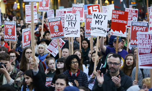 Biểu tình hàng loạt hậu bầu cử Mỹ, Obama mời Trump tới Nhà Trắng