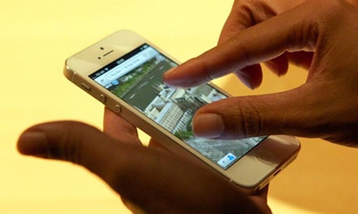 Cận cảnh chiếc di động iPhone 5 của Apple