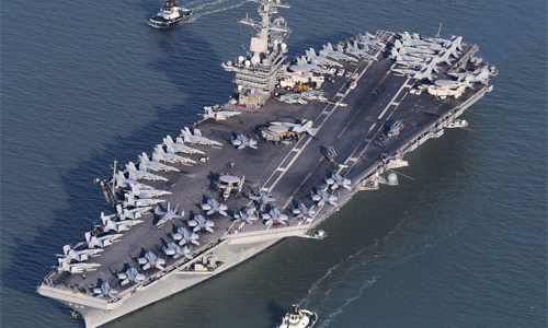 Bộ trưởng Quốc phòng Mỹ thăm chiến hạm trên biển Đông