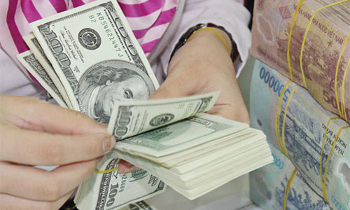 Giá USD tự do và ngân hàng giảm từng giờ