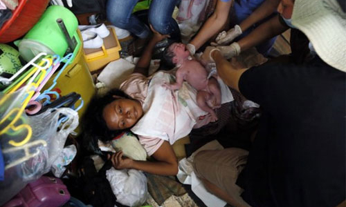 Quanh chuyện Trung Quốc tăng 16 lần viện trợ bão cho Philippines