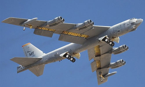 Máy bay B-52 Mỹ bay gần đảo nhân tạo ở biển Đông 