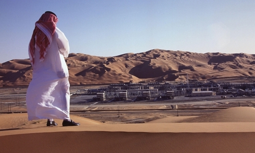 Giá dầu giảm buộc Saudi Arabia hạ lương bộ trưởng