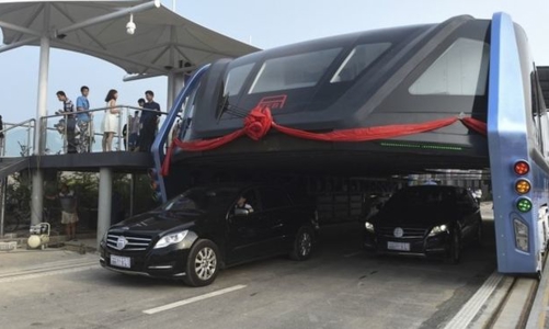 “Siêu xe bus” bị dân mạng Trung Quốc nghi ngờ