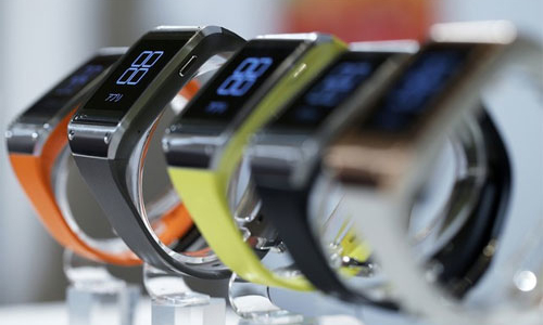 Đồng hồ Thụy Sỹ không ngại đồng hồ thông minh