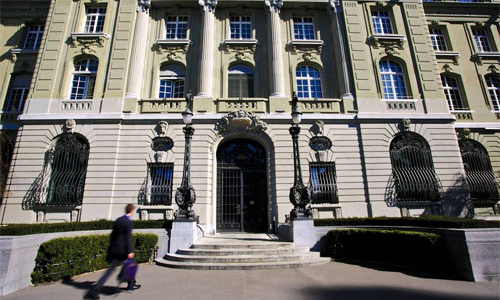 Châu Âu, khi người vay tiền đang được hưởng lãi