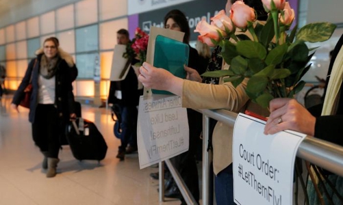 Thẩm phán bất ngờ chặn sắc lệnh cấm nhập cảnh của Trump